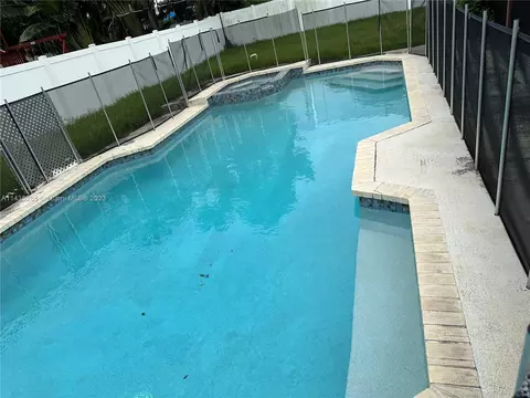 17121 NE 11th Ct, North Miami Beach, FL 33162
