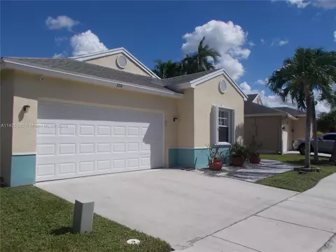 156 W Riverbend Dr, Sunrise, FL 33326