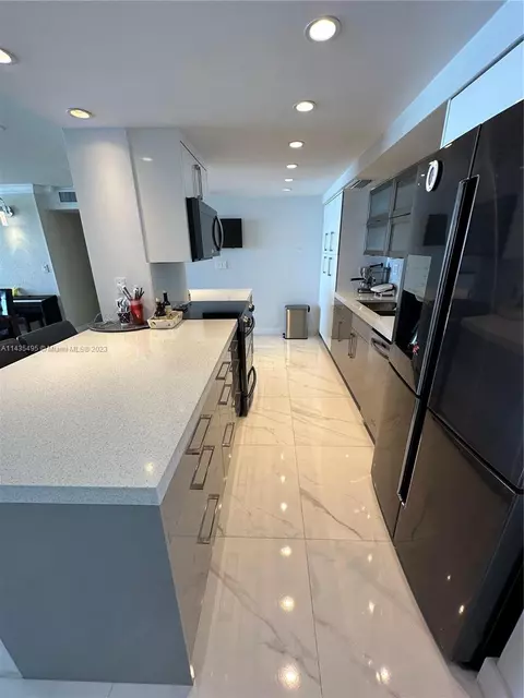 6039 Collins Ave #726, Miami Beach, FL 33140