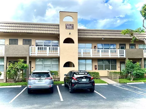 9081 Sunrise Lakes Blvd #214, Sunrise, FL 33322
