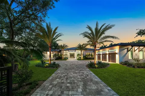 10860 SW 67th Ct, Pinecrest, FL 33156 photo 1
