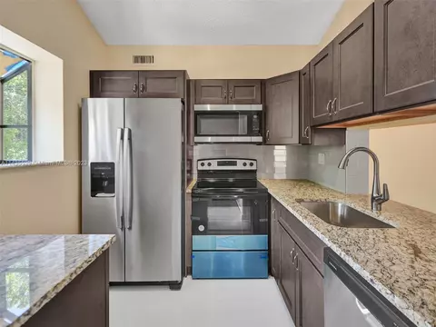 3071 N Oakland Forest Dr #201, Oakland Park, FL 33309