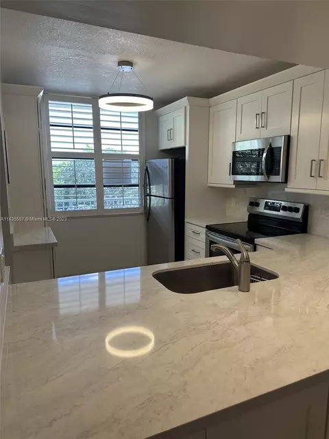 1709 Whitehall Dr #402, Davie, FL 33324