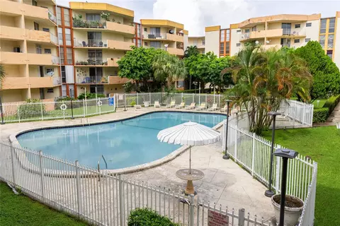 1750 W 46th St #207, Hialeah, FL 33012