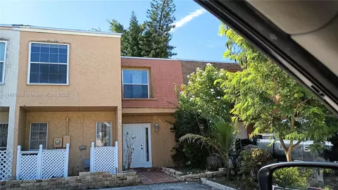 274 Sunshine Dr, Coconut Creek, FL 33066
