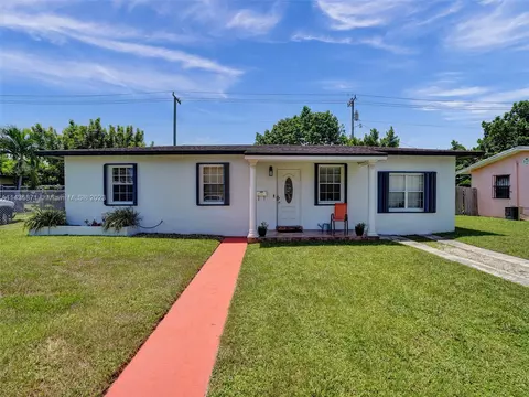 19320 NW 7th Ct, Miami Gardens, FL 33169