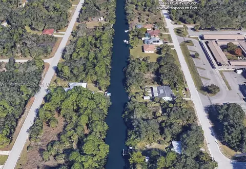 2065 Cedarwood St, Port Charlotte, FL 33947