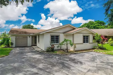 2161 Nova Village Dr, Davie, FL 33317