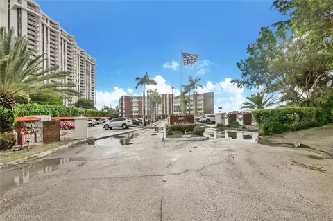 1700 NE 105th St #106, Miami Shores, FL 33138
