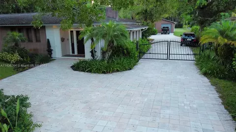 5461 W Broward Blvd, Plantation, FL 33317