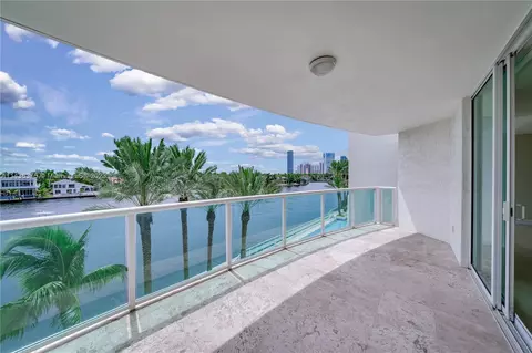 20201 E Country Club Dr #404, Aventura, FL 33180