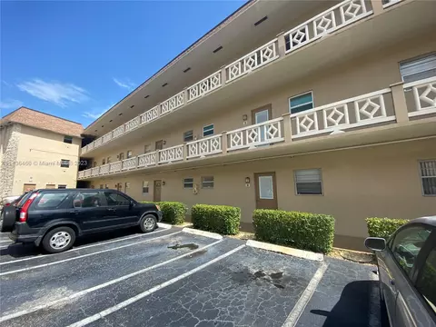 5061 W Oakland Park Blvd #111, Lauderdale Lakes, FL 33313