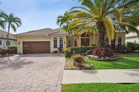8362 N Lake Forest Dr, Davie, FL 33328