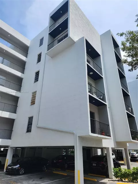 4400 W 16th Ave #530, Hialeah, FL 33012
