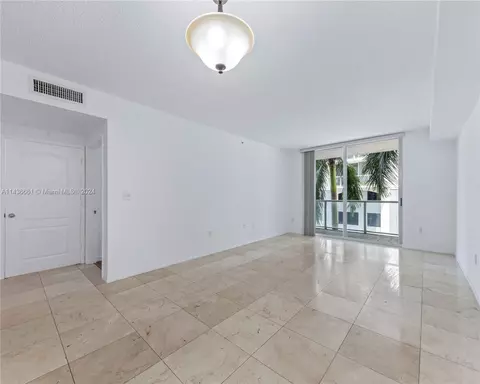 5091 NW 7th St #303, Miami, FL 33126
