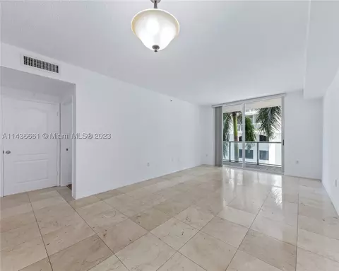 5091 NW 7th St #303, Miami, FL 33126