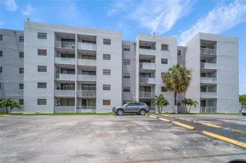 8075 NW 7th St #416, Miami, FL 33126