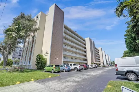 1001 NE 14th Ave #401, Hallandale Beach, FL 33009