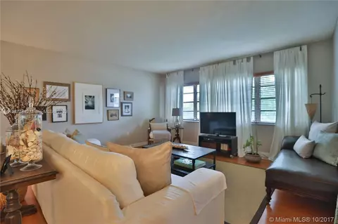 1020 94th St #202, Bay Harbor Islands, FL 33154