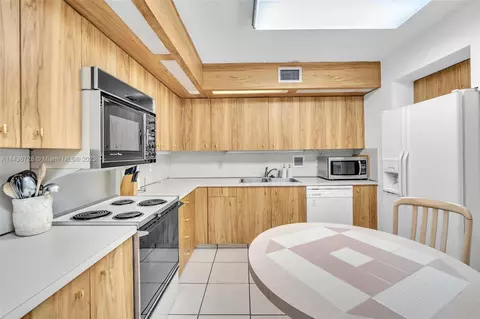 2808 N 46th Ave #E651, Hollywood, FL 33021 photo 6