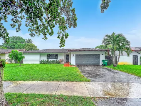6311 Hutchinson Rd, Miami Lakes, FL 33014