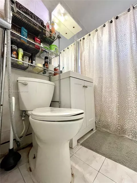 451 SE 6th St, Hialeah, FL 33010 photo 20