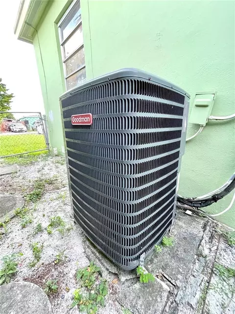 451 SE 6th St, Hialeah, FL 33010 photo 9