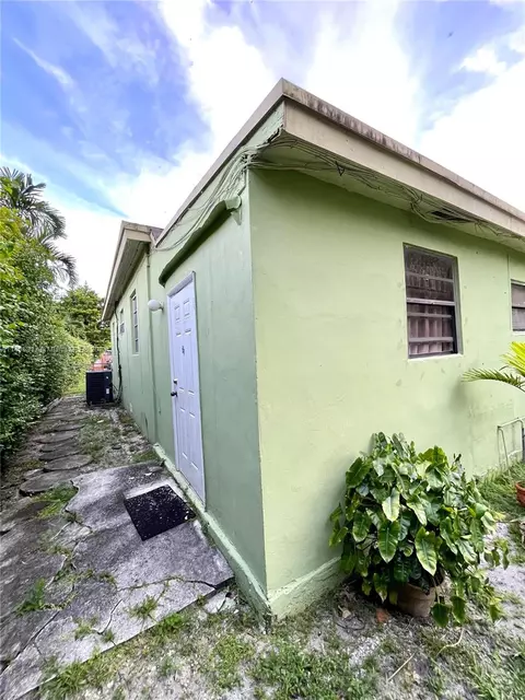 451 SE 6th St, Hialeah, FL 33010 photo 8