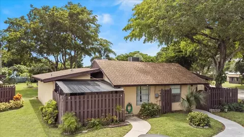 313 Briarwood Cir #19-V1, Hollywood, FL 33024