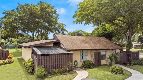 313 Briarwood Cir #19-V1, Hollywood, FL 33024