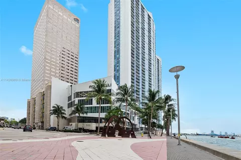 325 S Biscayne Blvd #3924, Miami, FL 33131 photo 25