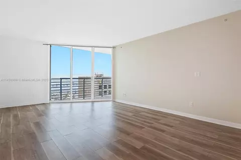 325 S Biscayne Blvd #3924, Miami, FL 33131 photo 9