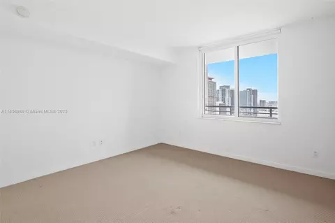 325 S Biscayne Blvd #3924, Miami, FL 33131 photo 17
