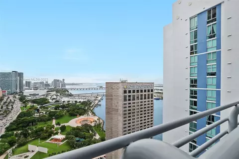 325 S Biscayne Blvd #3924, Miami, FL 33131 photo 2