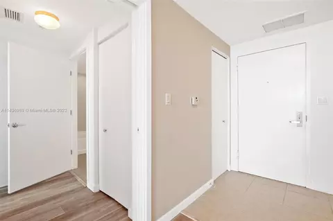 325 S Biscayne Blvd #3924, Miami, FL 33131 photo 5