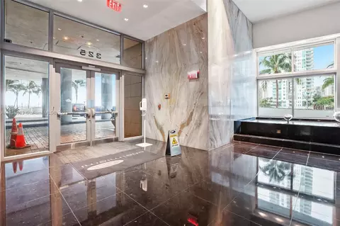 325 S Biscayne Blvd #3924, Miami, FL 33131 photo 28