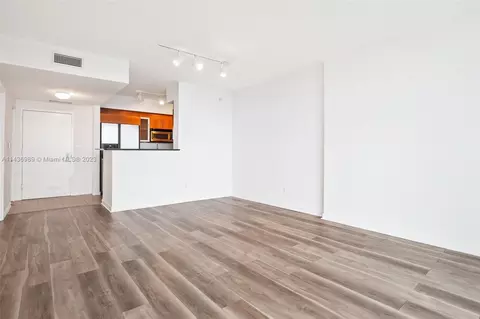 325 S Biscayne Blvd #3924, Miami, FL 33131 photo 12