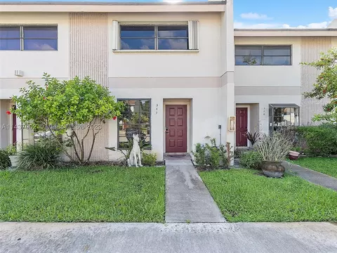 2700 S Oakland Forest Dr #307, Oakland Park, FL 33309