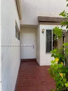 879 NW 81st Way #4, Plantation, FL 33324