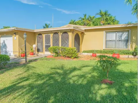 130 SW 29th Ter, Fort Lauderdale, FL 33312