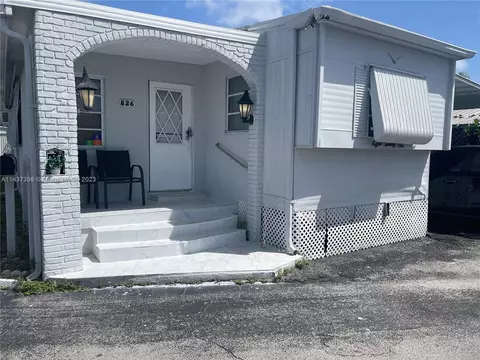 826 Buck St, Hallandale Beach, FL 33009