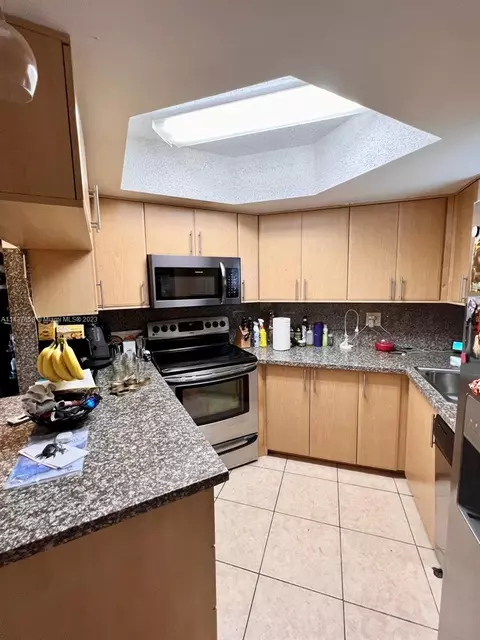 8343 Lake Dr #108, Doral, FL 33166