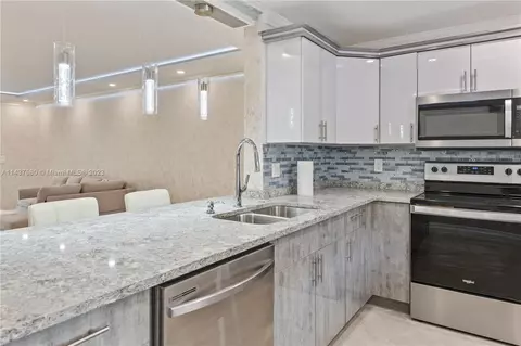330 NE 26th Ave #113, Boynton Beach, FL 33435