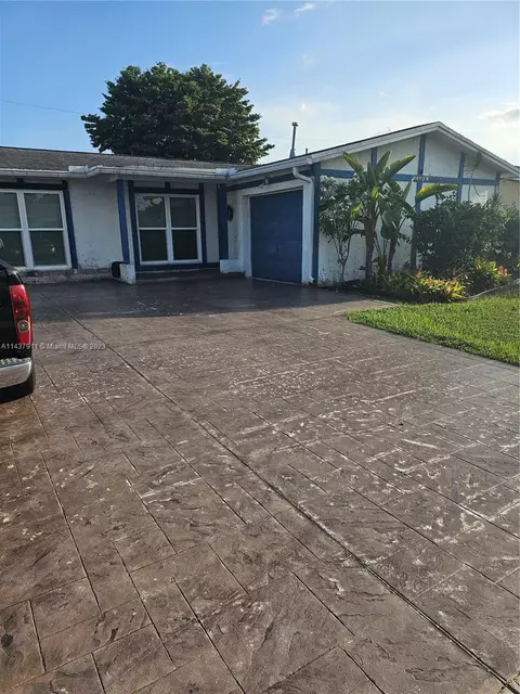 11430 NW 37th St, Sunrise, FL 33323