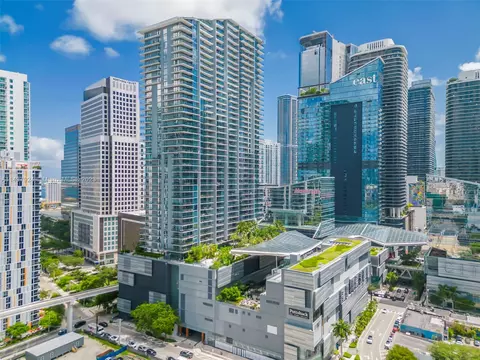 68 SE 6th St #2411, Miami, FL 33131