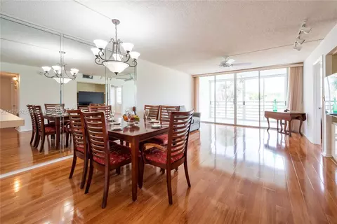 1831 Sabal Palm Dr #305, Davie, FL 33324