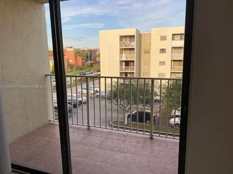 8185 NW 7th St #420, Miami, FL 33126