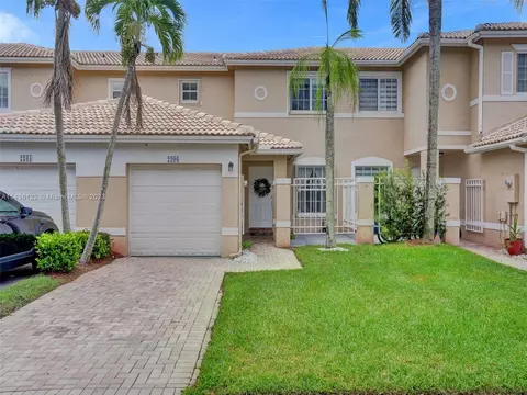 2208 NW 171st Ter, Pembroke Pines, FL 33028