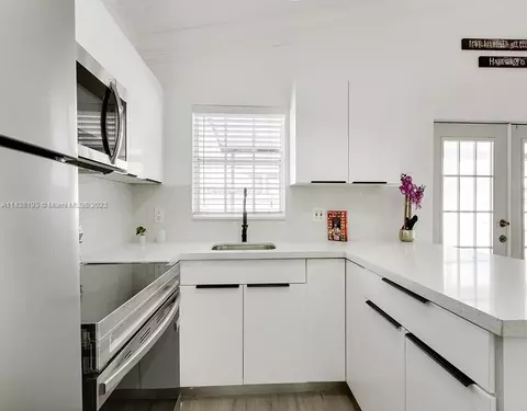 2685 W 70th Pl, Hialeah, FL 33016 photo 9