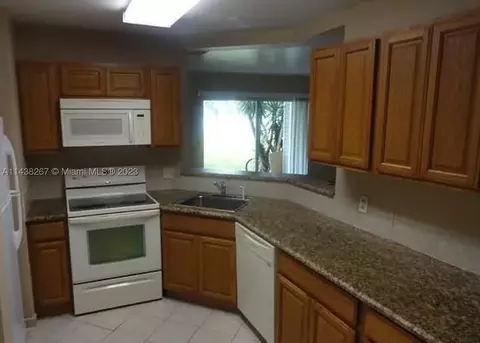 3437 NW 44th St #101, Oakland Park, FL 33309